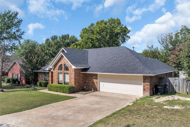 1121 Surrey, Ardmore, OK 73401