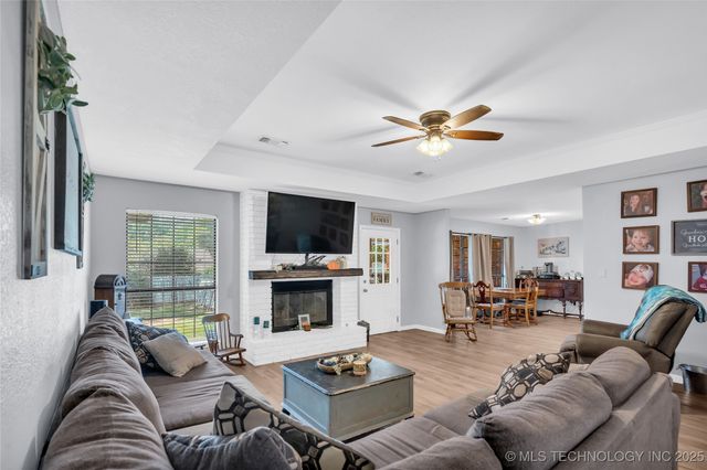 1121 Surrey, Ardmore, OK 73401