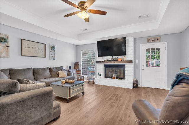 1121 Surrey, Ardmore, OK 73401