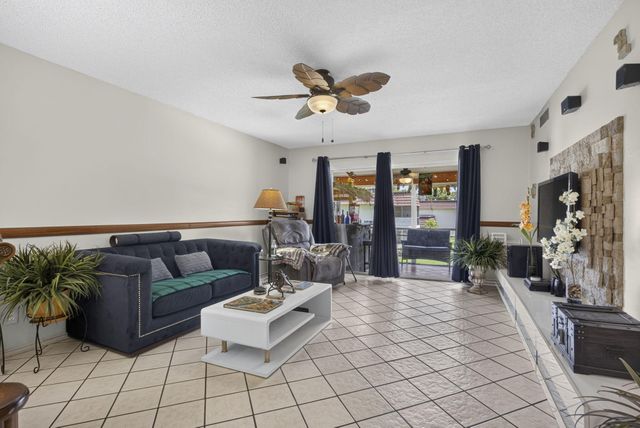 12027 GREENWAY Circle S 204, Royal Palm Beach, FL 33411