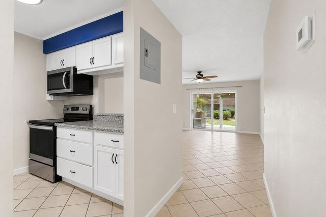 12027 GREENWAY Circle S 204, Royal Palm Beach, FL 33411