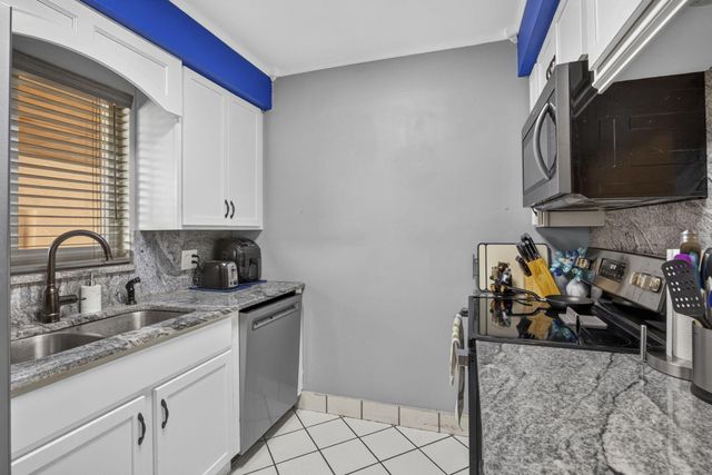 12027 GREENWAY Circle S 204, Royal Palm Beach, FL 33411