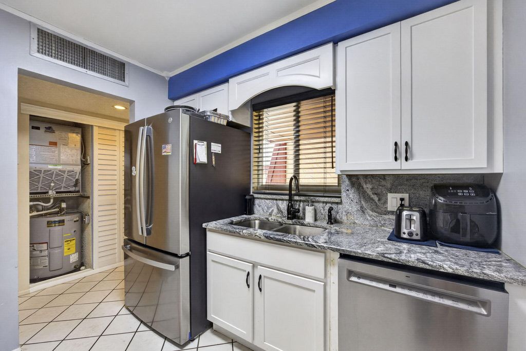 12027 GREENWAY Circle S 204, Royal Palm Beach, FL 33411