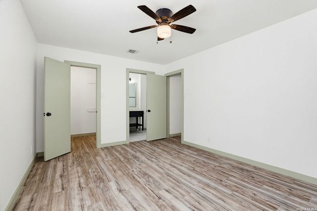 8415 TIMBER CREST ST, San Antonio, TX 78250