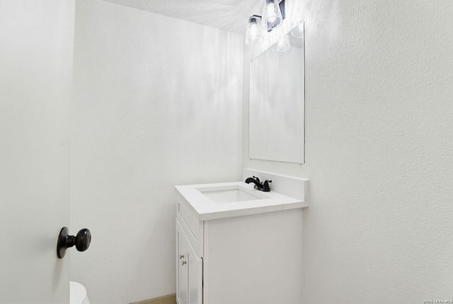 8415 TIMBER CREST ST, San Antonio, TX 78250