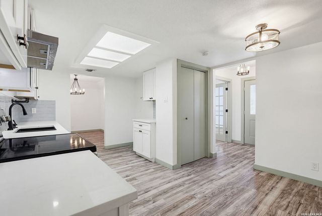 8415 TIMBER CREST ST, San Antonio, TX 78250