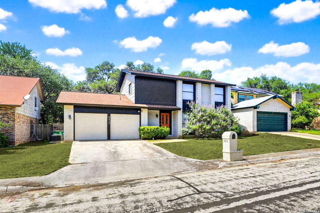 8415 TIMBER CREST ST, San Antonio, TX 78250
