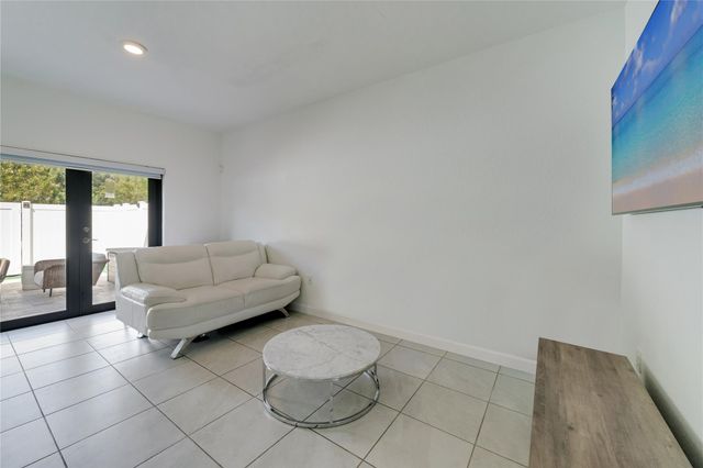 11392 W 34th Way, Hialeah, FL 33018