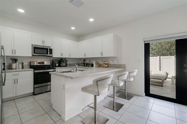 11392 W 34th Way, Hialeah, FL 33018