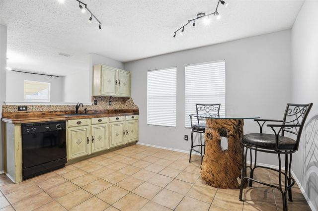 521 Oriel Circle, Fort Worth, TX 76036