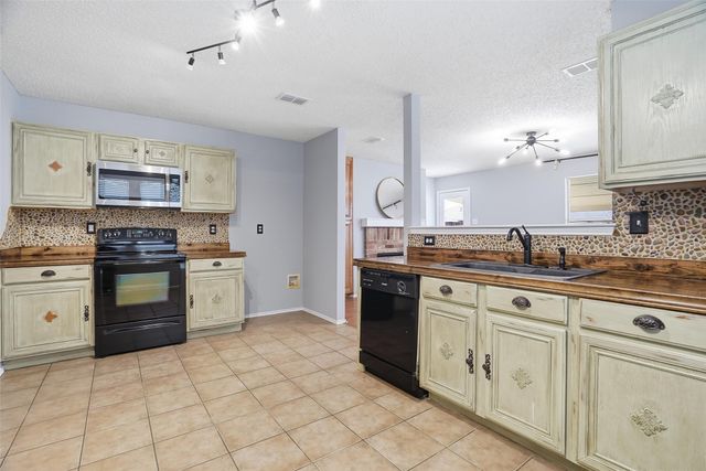 521 Oriel Circle, Fort Worth, TX 76036