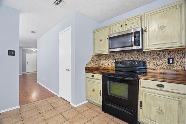 521 Oriel Circle, Fort Worth, TX 76036