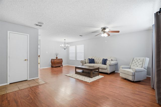 521 Oriel Circle, Fort Worth, TX 76036