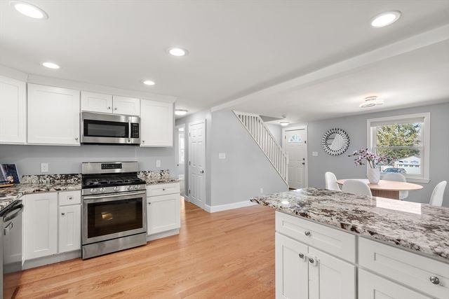 6 Hillcrest Rd, Tewksbury, MA 01876