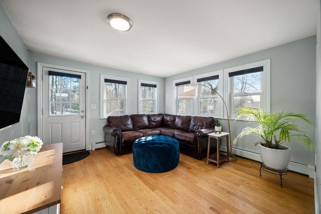 6 Hillcrest Rd, Tewksbury, MA 01876