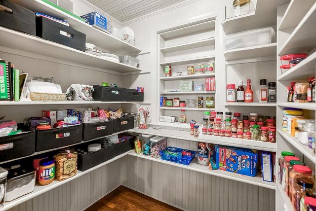6215 ARAPAHOE Street, Shawnee, KS 66226