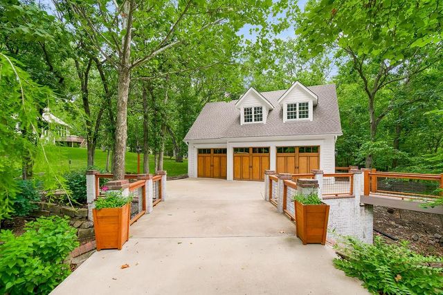 6215 ARAPAHOE Street, Shawnee, KS 66226