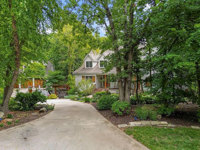 6215 ARAPAHOE Street, Shawnee, KS 66226