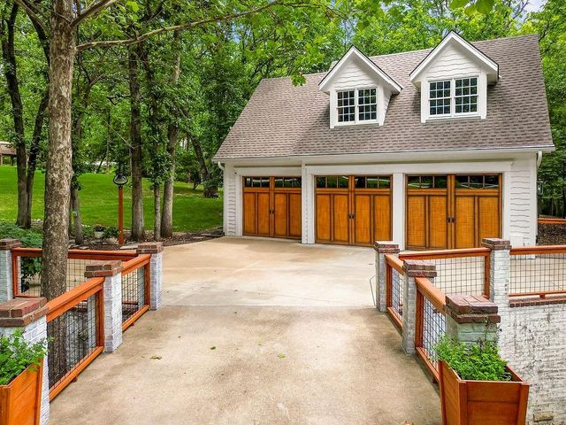 6215 ARAPAHOE Street, Shawnee, KS 66226