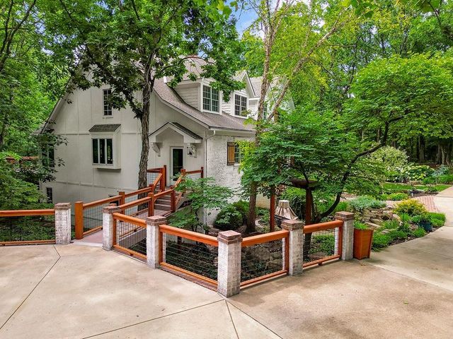 6215 ARAPAHOE Street, Shawnee, KS 66226