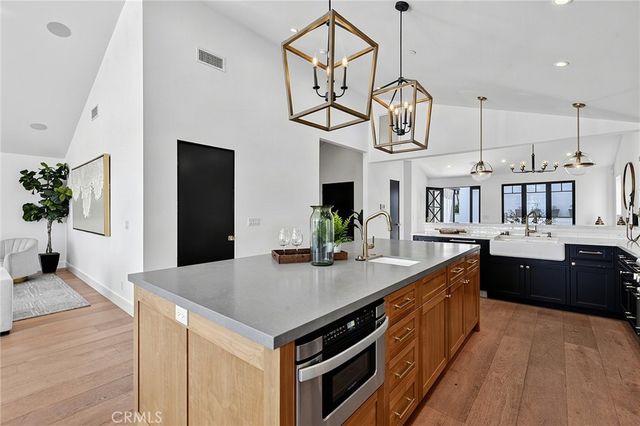 11553 Sunshine Terrace, Studio City, CA 91604