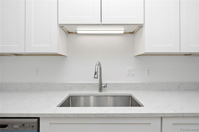 21951 Deer Brook Drive 4, Southfield, MI 48075