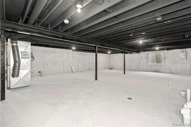 21951 Deer Brook Drive 4, Southfield, MI 48075