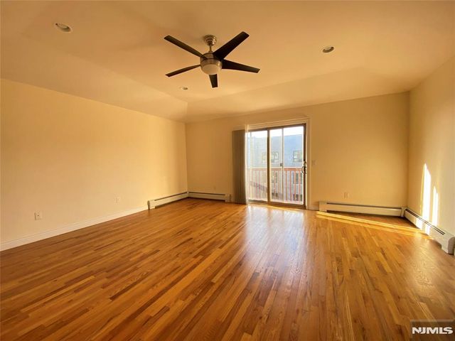 517A Lawn Avenue, Palisades Park, NJ 07650