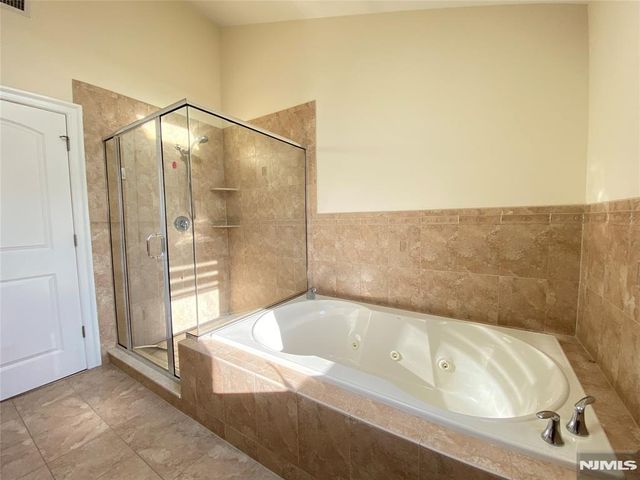 517A Lawn Avenue, Palisades Park, NJ 07650