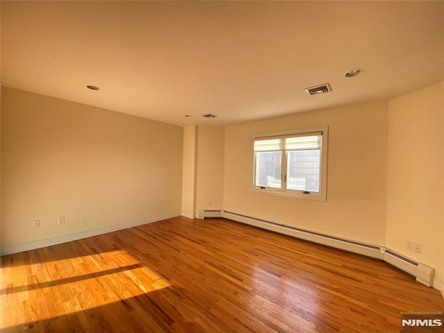 517A Lawn Avenue, Palisades Park, NJ 07650