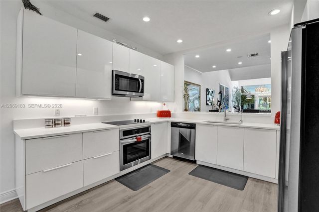 644 W Palm Aire Drive 644, Pompano Beach, FL 33069