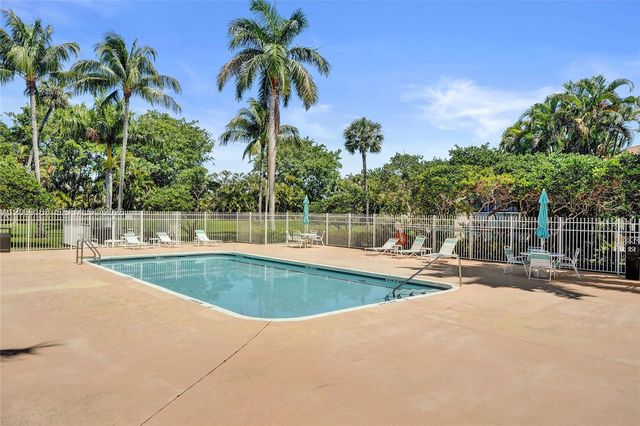 644 W Palm Aire Drive 644, Pompano Beach, FL 33069