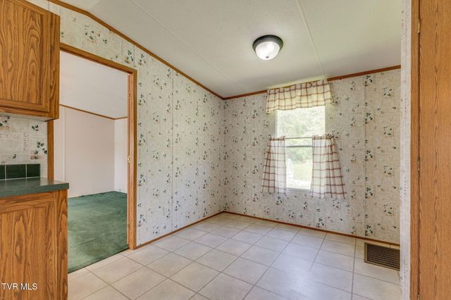 120 Bear Hollow Rd Road, Bristol, TN 37620