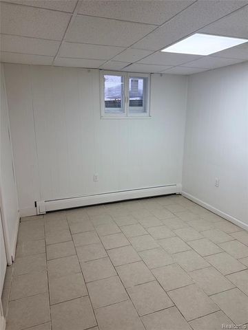 7305 N Silvery Lane, Dearborn Heights, MI 48127