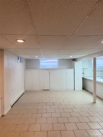 7305 N Silvery Lane, Dearborn Heights, MI 48127