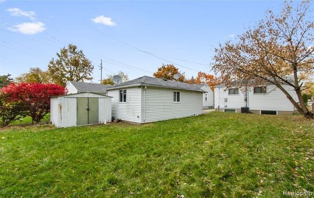 7305 N Silvery Lane, Dearborn Heights, MI 48127