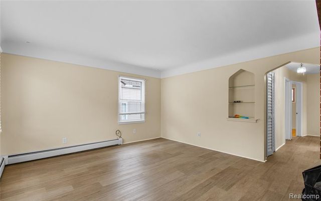 7305 N Silvery Lane, Dearborn Heights, MI 48127