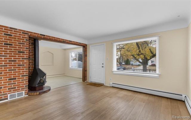 7305 N Silvery Lane, Dearborn Heights, MI 48127