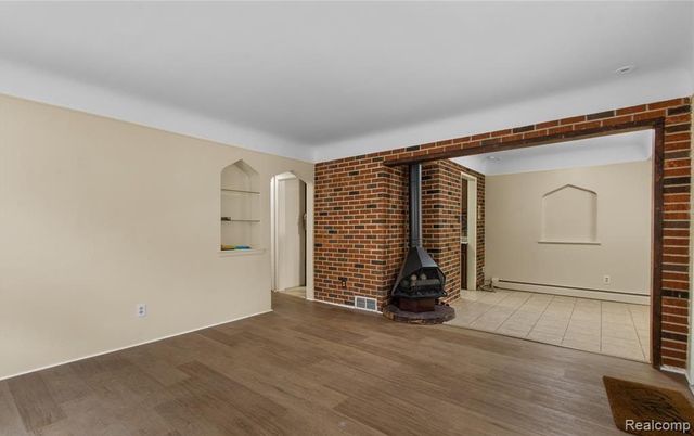 7305 N Silvery Lane, Dearborn Heights, MI 48127