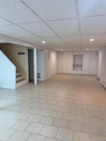 7305 N Silvery Lane, Dearborn Heights, MI 48127