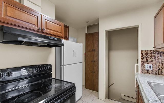 7305 N Silvery Lane, Dearborn Heights, MI 48127