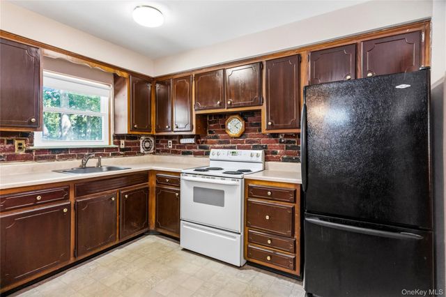 35 Corbin Avenue, Shirley, NY 11967