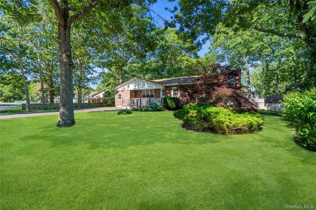 35 Corbin Avenue, Shirley, NY 11967