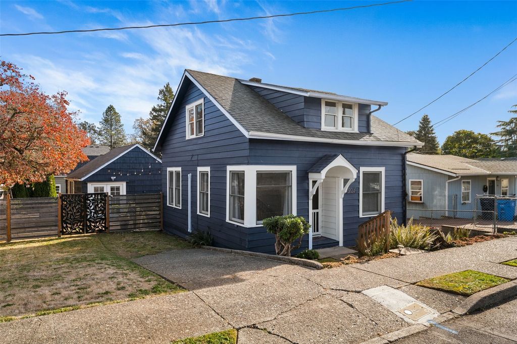 924 NE 2nd Avenue, Camas, WA 98607