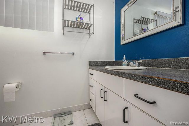 29370 Stellamar Drive, Southfield, MI 48076