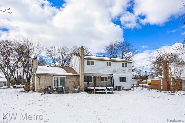 29370 Stellamar Drive, Southfield, MI 48076