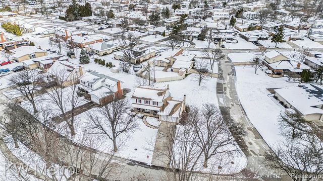 29370 Stellamar Drive, Southfield, MI 48076