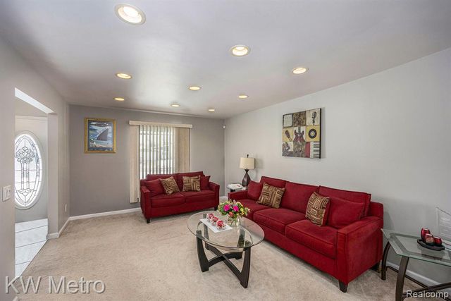 29370 Stellamar Drive, Southfield, MI 48076