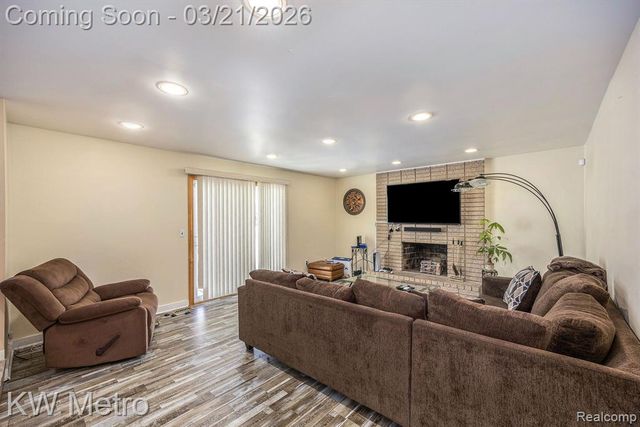 29370 Stellamar Drive, Southfield, MI 48076