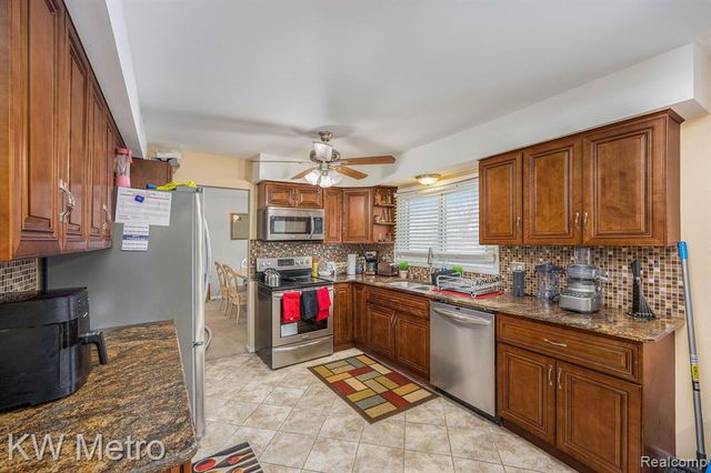 29370 Stellamar Drive, Southfield, MI 48076